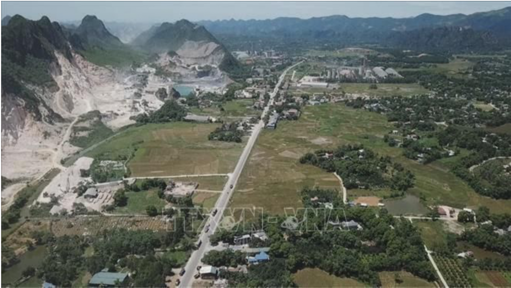 ​- Đường Hồ Chí Minh đoạn qua huyện Lương Sơn là tuyến đường kết nối vùng giữa các tỉnh Hòa Bình - Hà Nam - Ninh Bình - Thanh Hoá